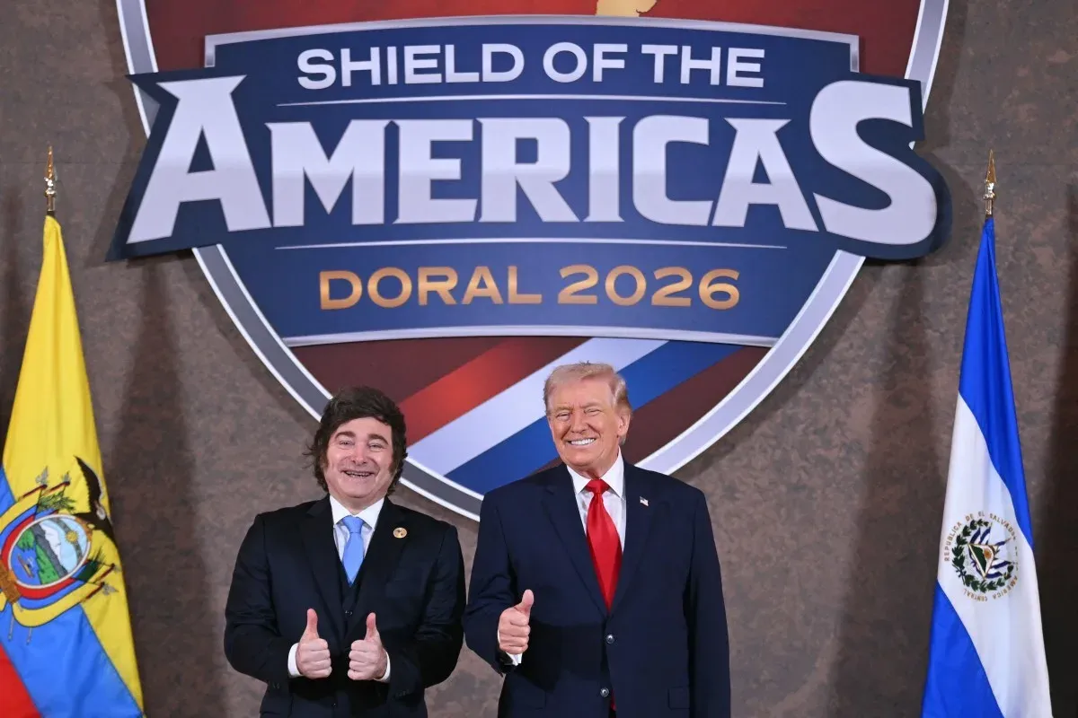 Presidente argentino Javier Milei e Trump no lançamento do Escudo das Américas